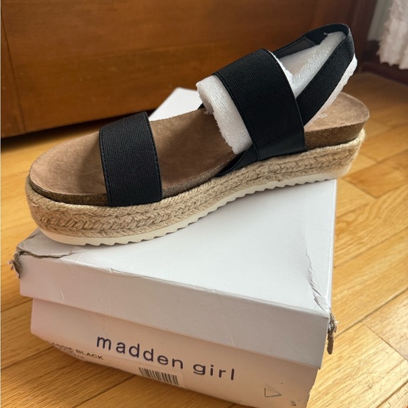 NWT Madden Girl Cybell Flatform Sandal - Picture 4 of 6